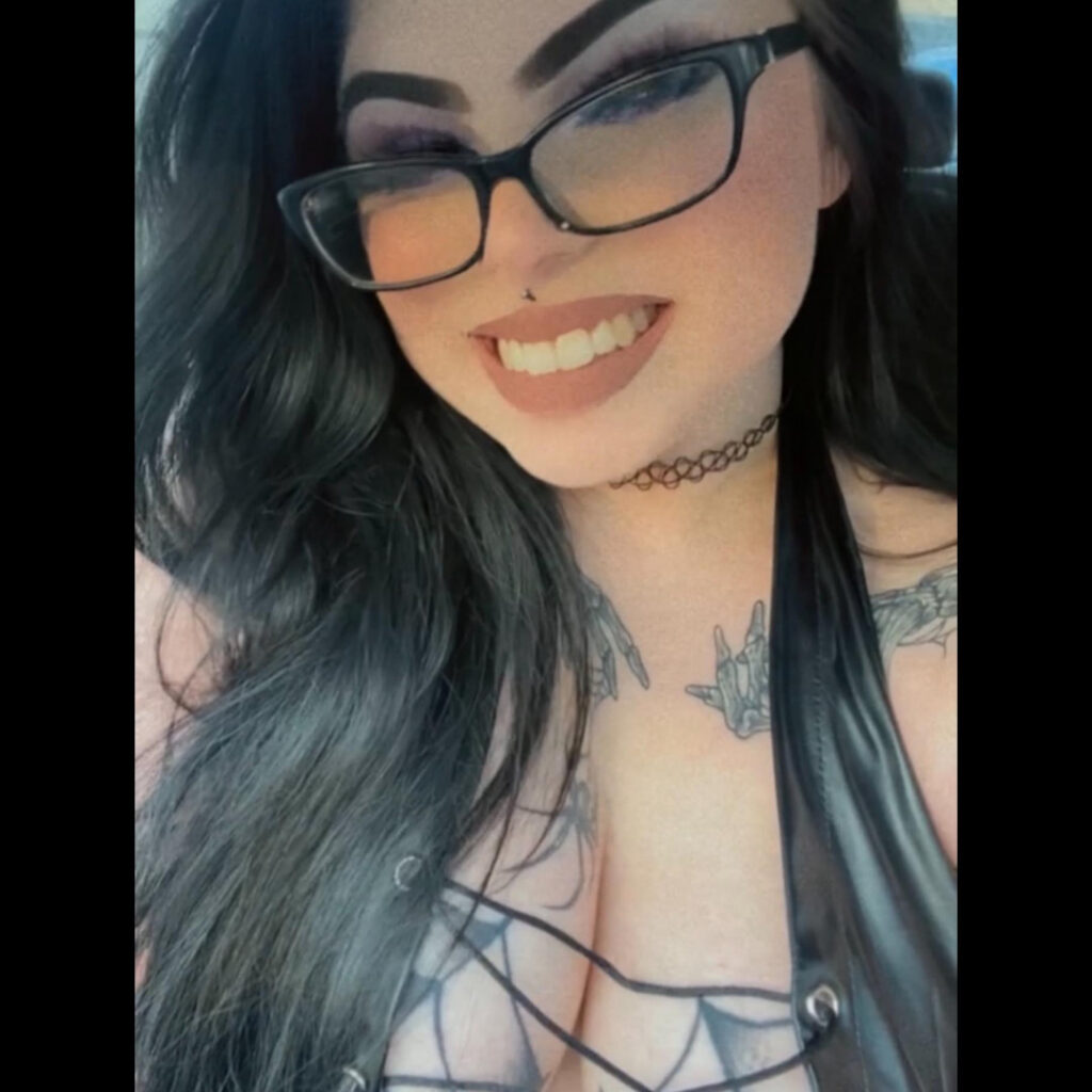 OnlyFans – ⠀X⠀ – T H I C C – Fav_Goth_Slut / FavGothSlut / Kelsey Ferry – Nude Leaks