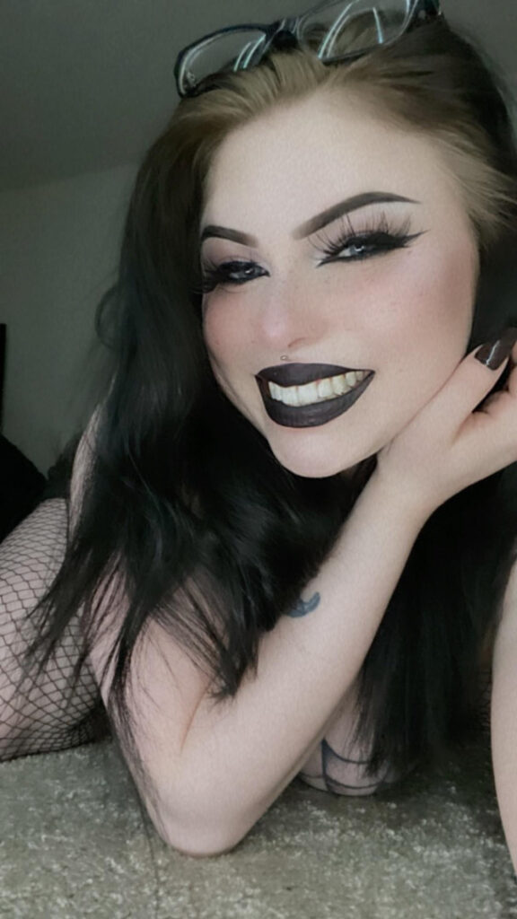 OnlyFans – ⠀X⠀ – T H I C C – Fav_Goth_Slut / FavGothSlut / Kelsey Ferry – Nude Leaks