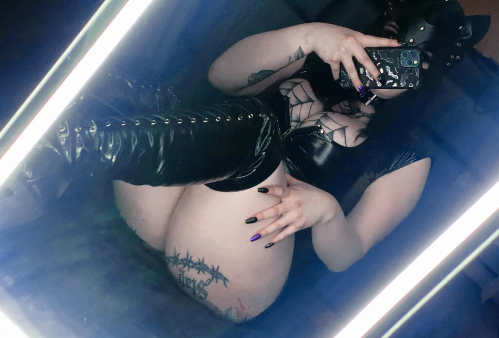 OnlyFans – ⠀X⠀ – T H I C C – Fav_Goth_Slut / FavGothSlut / Kelsey Ferry – Nude Leaks