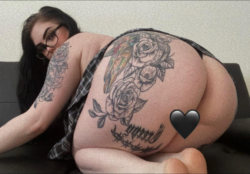 OnlyFans – ⠀X⠀ – T H I C C – Fav_Goth_Slut / FavGothSlut / Kelsey Ferry – Nude Leaks