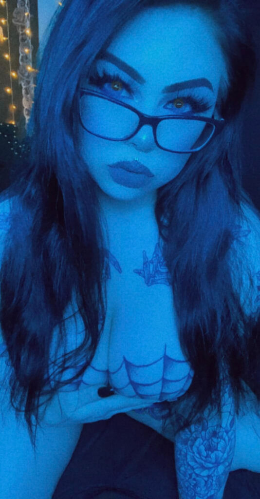 OnlyFans – ⠀X⠀ – T H I C C – Fav_Goth_Slut / FavGothSlut / Kelsey Ferry – Nude Leaks