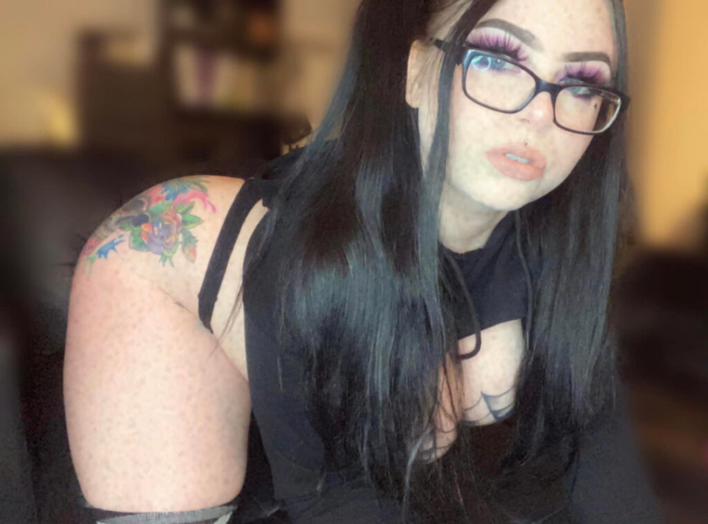 OnlyFans – ⠀X⠀ – T H I C C – Fav_Goth_Slut / FavGothSlut / Kelsey Ferry – Nude Leaks