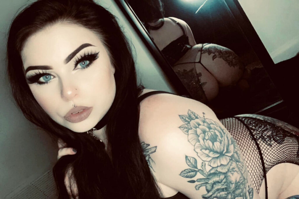 OnlyFans – ⠀X⠀ – T H I C C – Fav_Goth_Slut / FavGothSlut / Kelsey Ferry – Nude Leaks