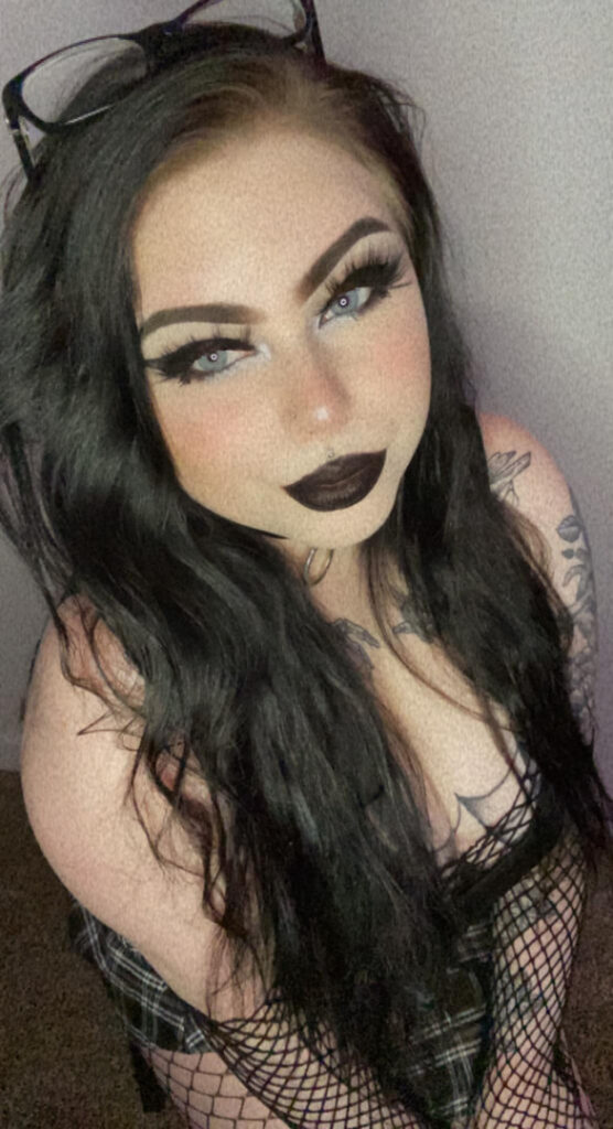 OnlyFans – ⠀X⠀ – T H I C C – Fav_Goth_Slut / FavGothSlut / Kelsey Ferry – Nude Leaks