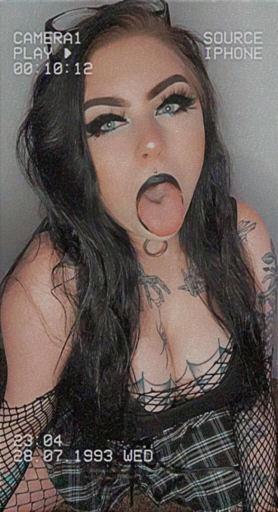 OnlyFans – ⠀X⠀ – T H I C C – Fav_Goth_Slut / FavGothSlut / Kelsey Ferry – Nude Leaks