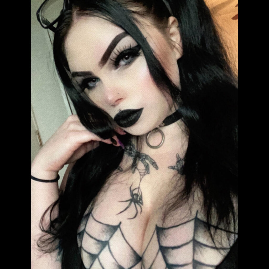 OnlyFans – ⠀X⠀ – T H I C C – Fav_Goth_Slut / FavGothSlut / Kelsey Ferry – Nude Leaks