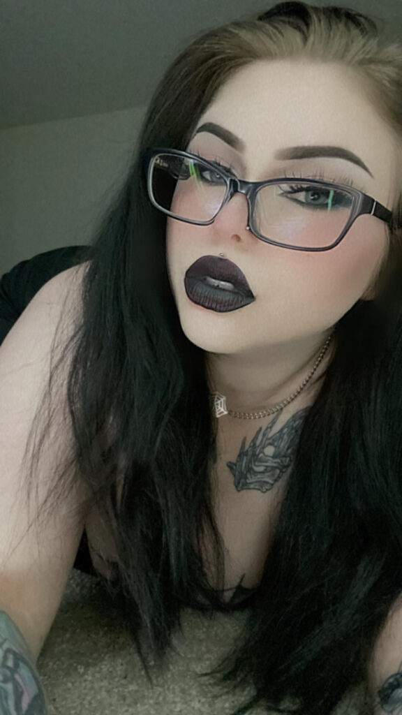 OnlyFans – ⠀X⠀ – T H I C C – Fav_Goth_Slut / FavGothSlut / Kelsey Ferry – Nude Leaks