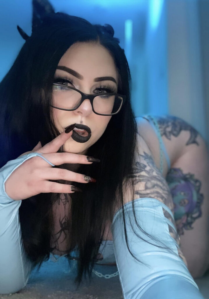 OnlyFans – ⠀X⠀ – T H I C C – Fav_Goth_Slut / FavGothSlut / Kelsey Ferry – Nude Leaks