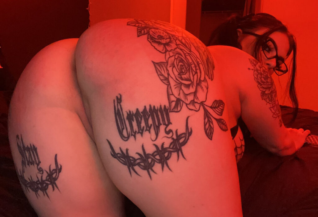 OnlyFans – ⠀X⠀ – T H I C C – Fav_Goth_Slut / FavGothSlut / Kelsey Ferry – Nude Leaks