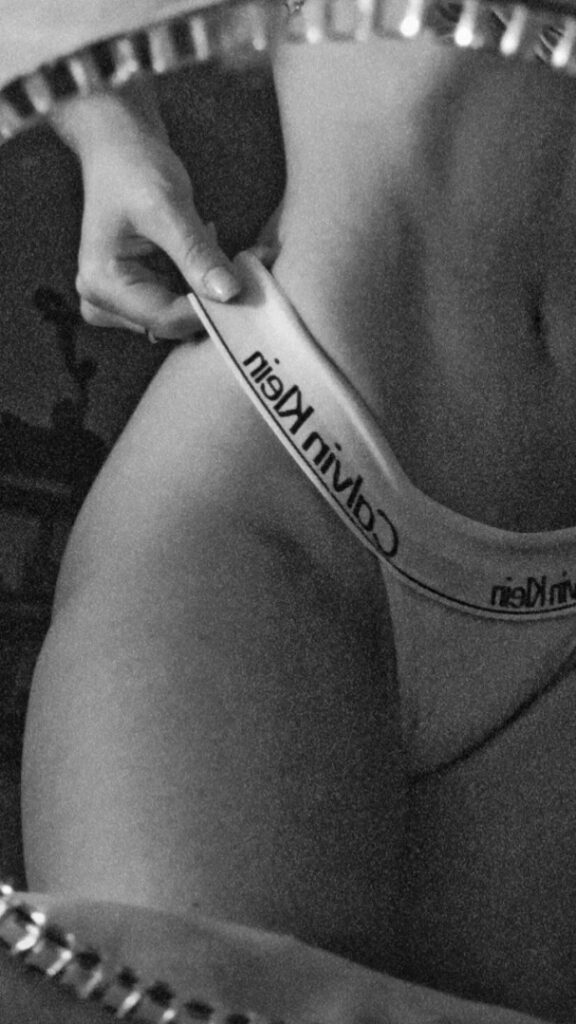 Instagram – Flor Laneve – Nude