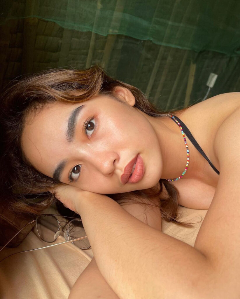 Instagram – Francine  Kei Esclanda – Nude