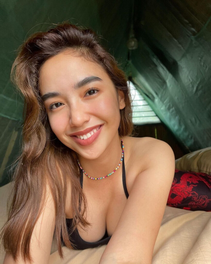 Instagram – Francine  Kei Esclanda – Nude