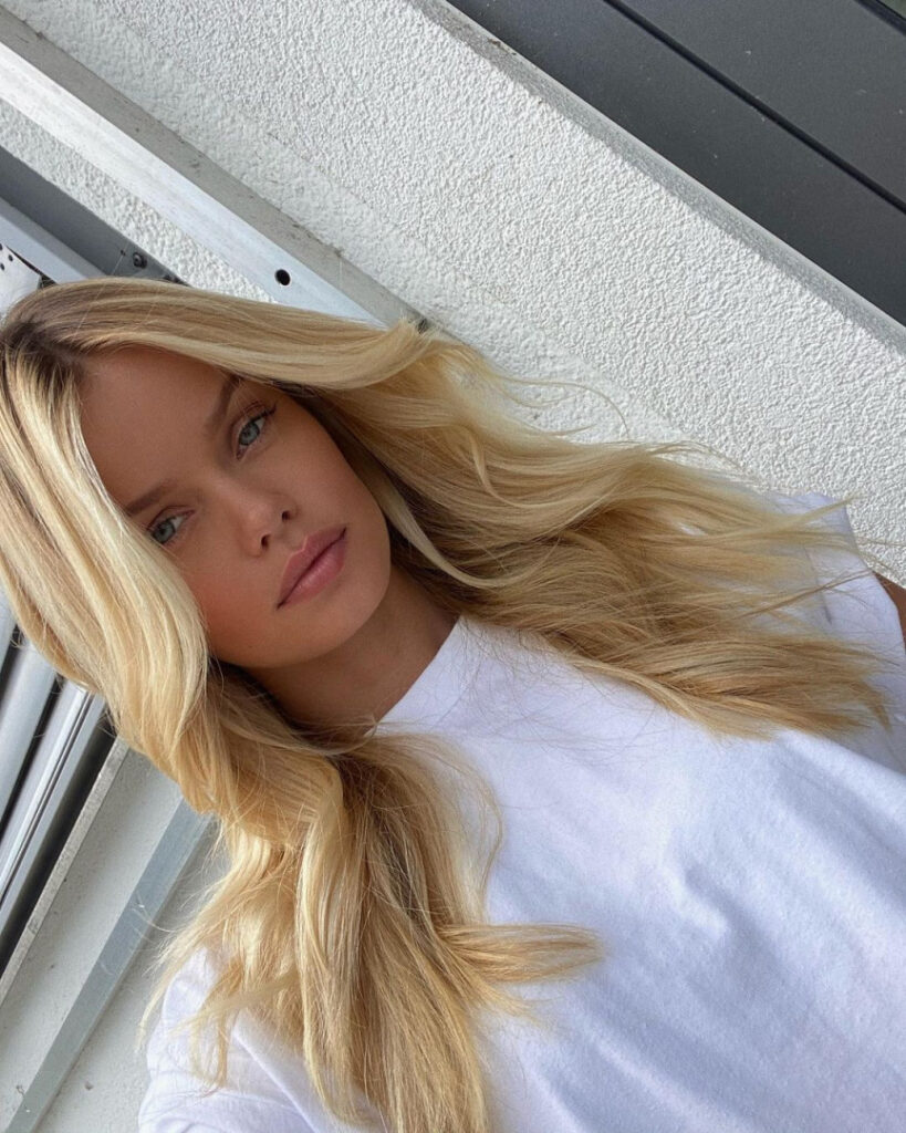 Instagram – Frida Aasen – Nude