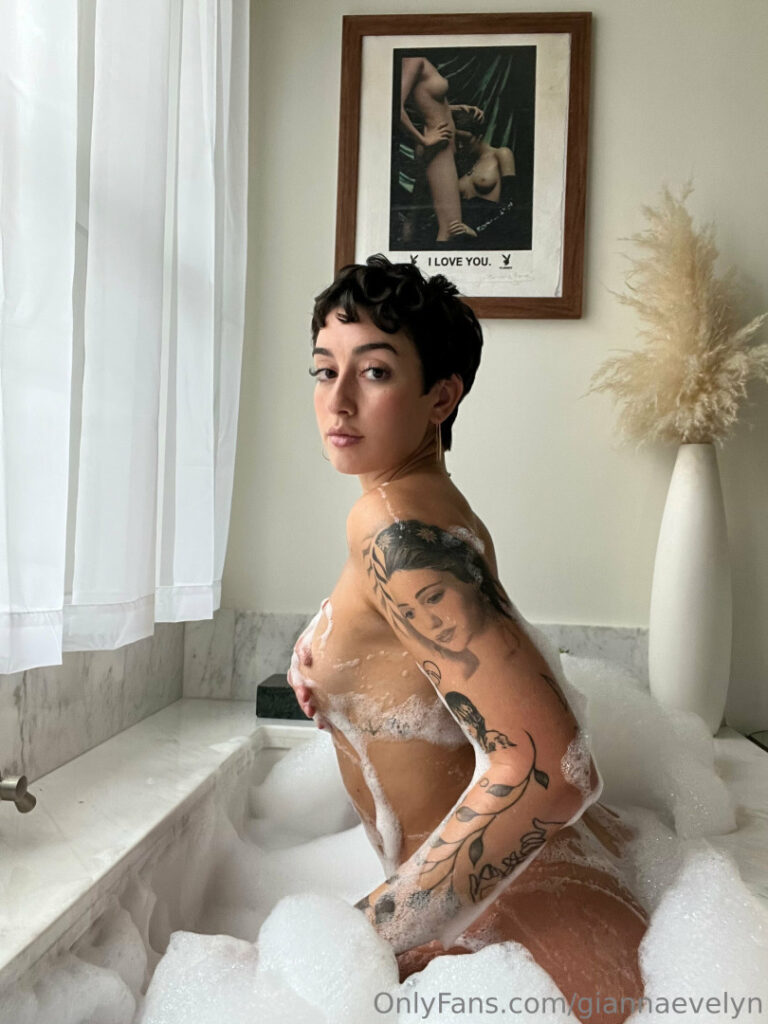 OnlyFans – Gianna Evelyn @giannaevelyn – Nude