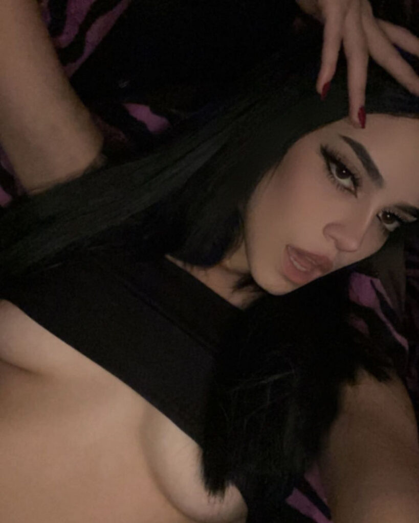 TikTok – Instagram – gothg1rl / Mads Moon / mynippleshurt23 – Nude