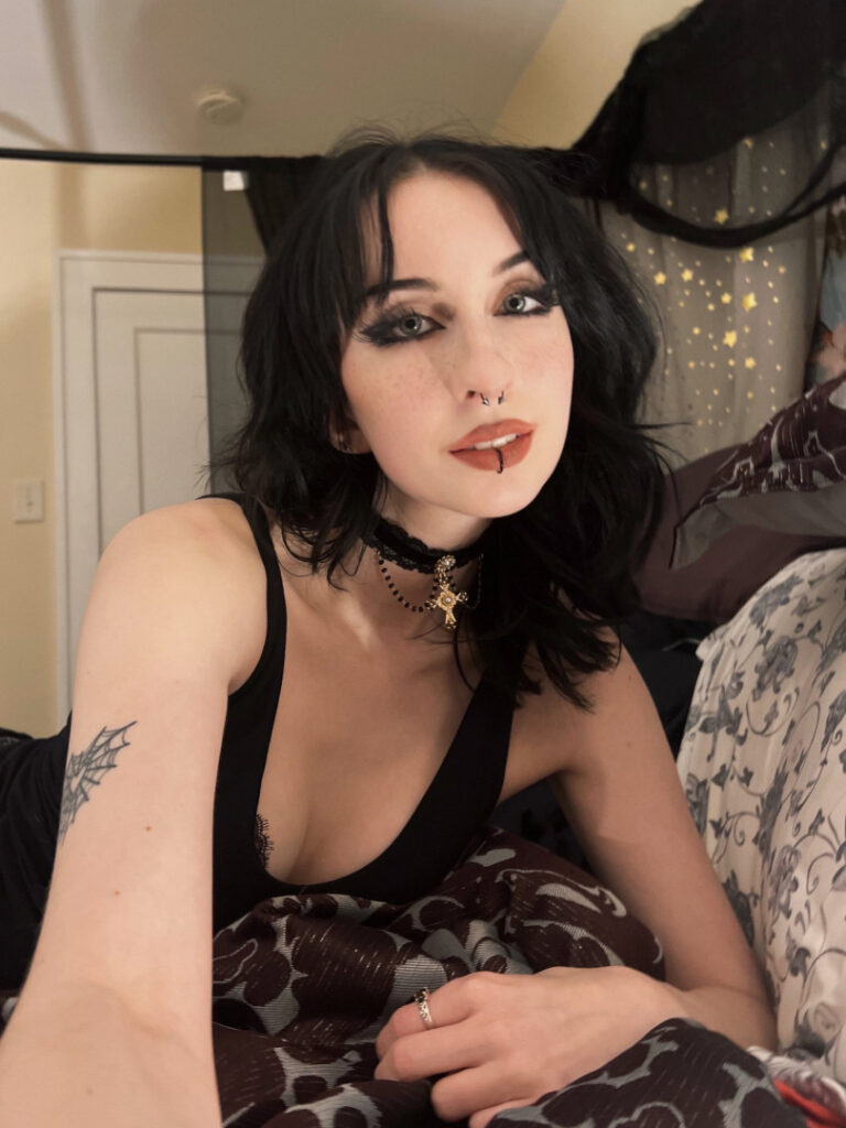 Instagram – graveghostie / eghostie – Nude