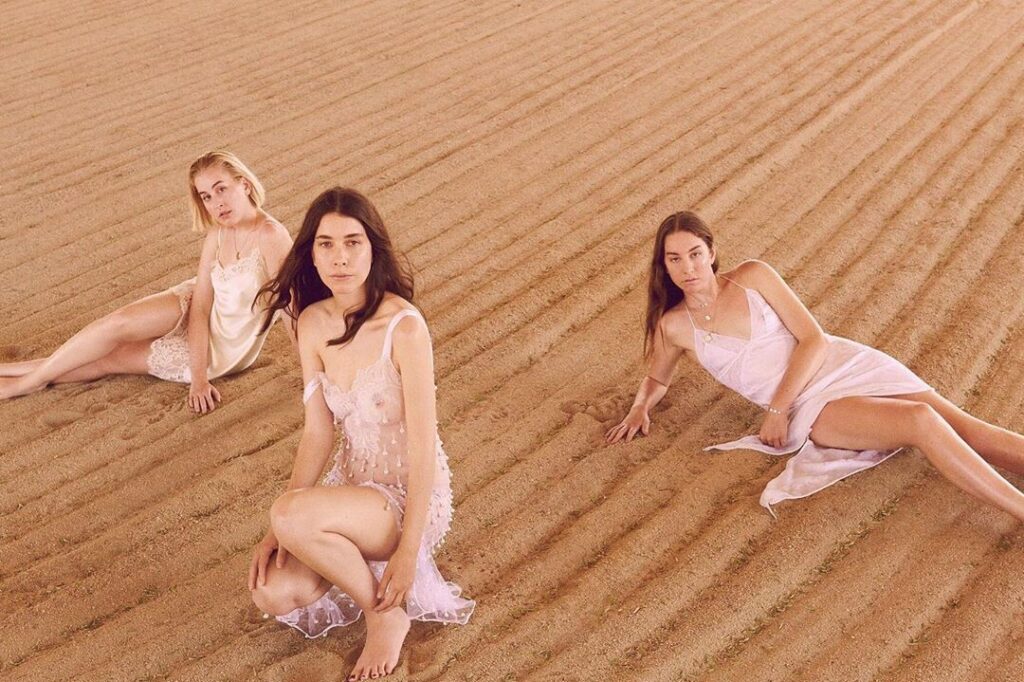 Celeb – Haim Sisters – Nude