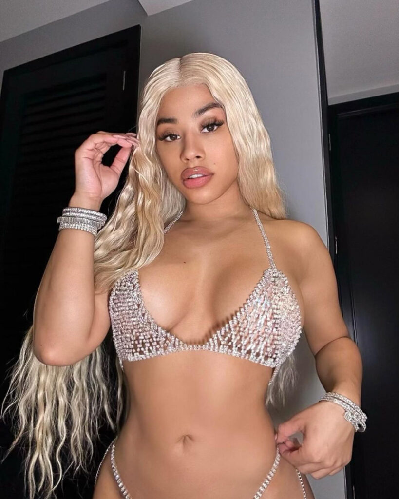 Celeb – Instagram – Latina – Hennessy Carolina (Cardi B’s sister) – Nude