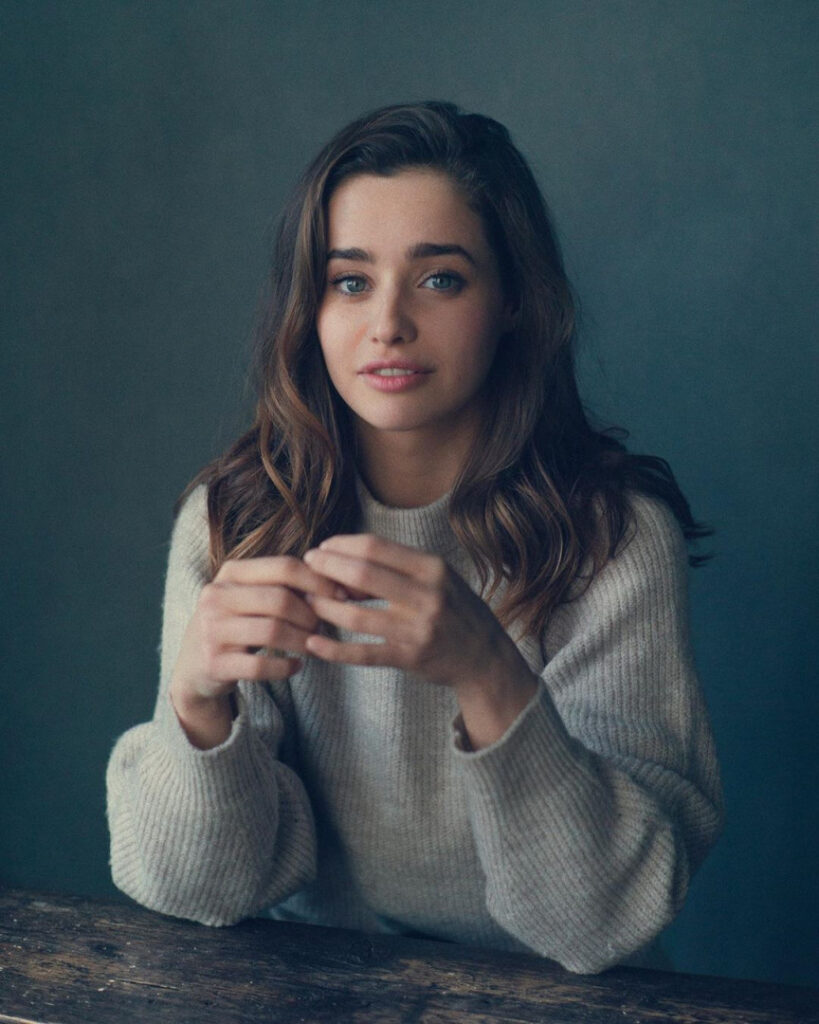 Celeb – Holly Earl – Nude