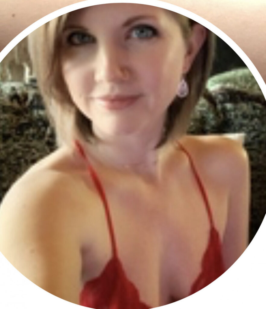 ManyVids – Housewifeginger – Nude