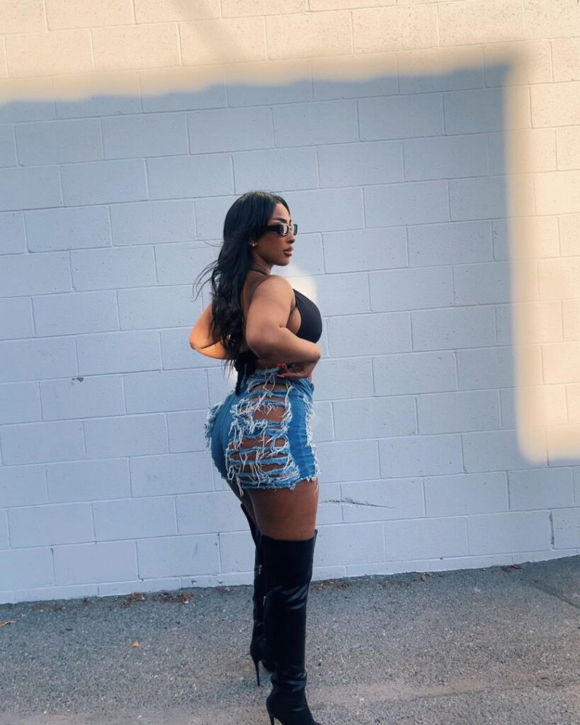 Instagram – T H I C C – iLLi.y – Nude