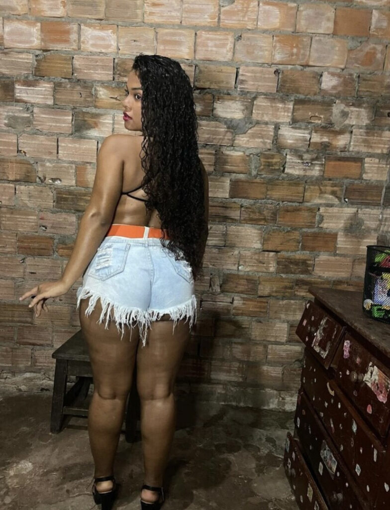 Iza Paraense – Nude Leaks