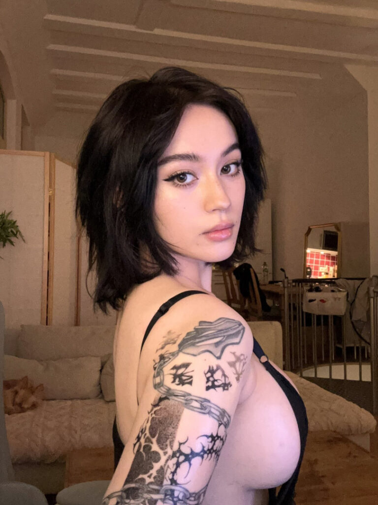 Twitch – Fansly – JadeyAnh | vylerria – Nude