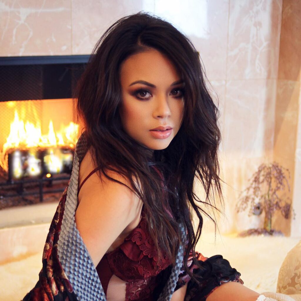 Celeb – Asian – Janel Parrish – Nude