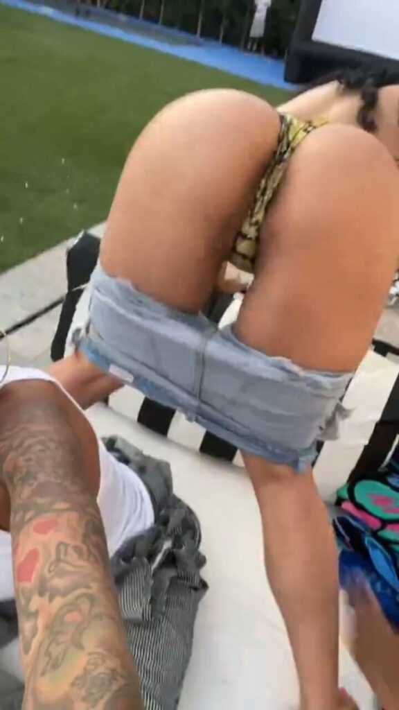 Instagram – T H I C C – Ebony – jazzymotheissuee – Nude