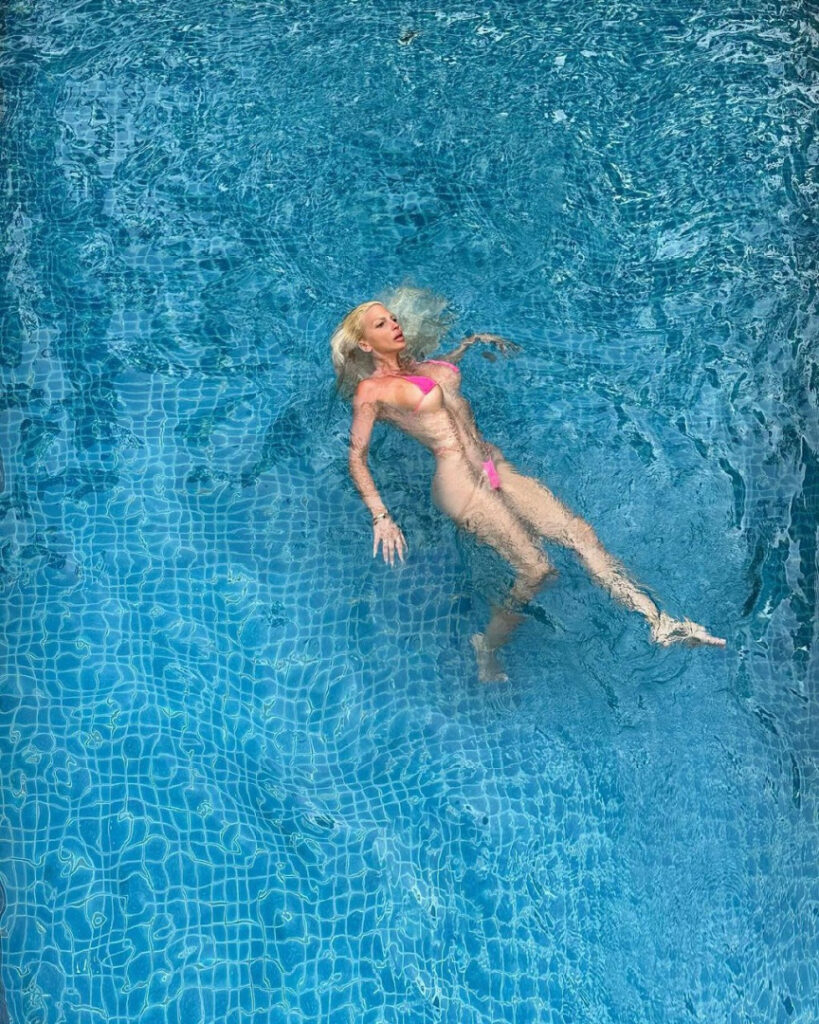 Instagram – Jelena Karleuša (@karleusastar) – Nude