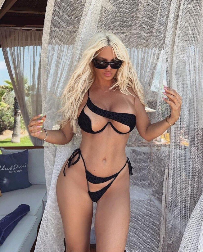 Instagram – Jelena Karleuša (@karleusastar) – Nude