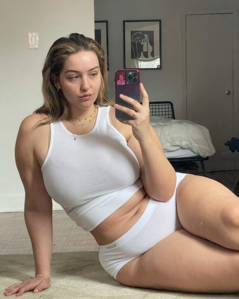 TikTok – Instagram – T H I C C – Joann van den Herik joannvdherik – Nude