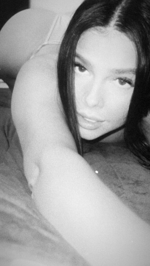 Instagram – julia scott – Nude