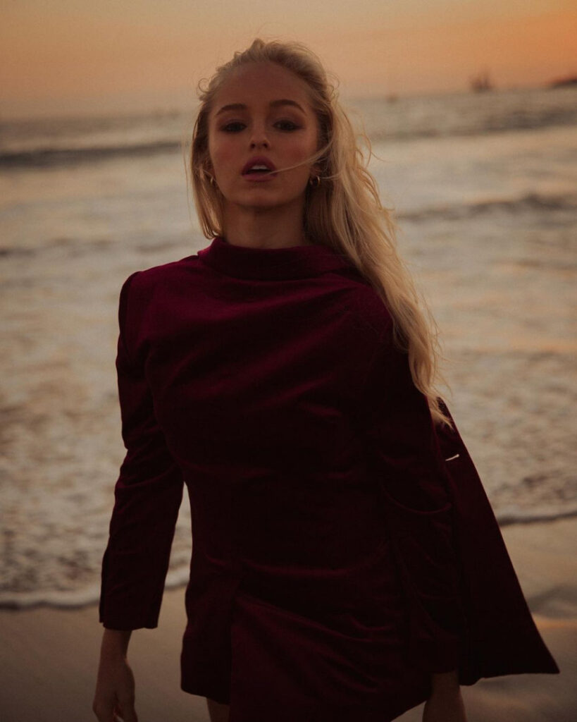 Instagram – Julia Tychoniewicz – Nude