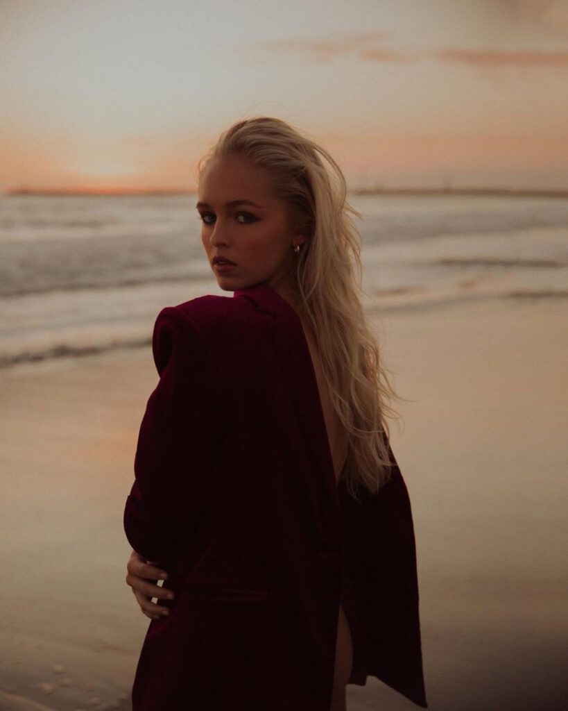 Instagram – Julia Tychoniewicz – Nude