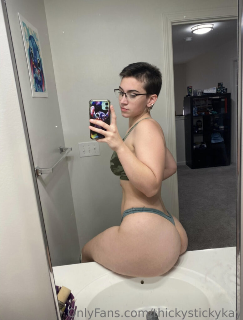 OnlyFans – Kayla Claxton l thickystickykay l mama.claxton2.0 – Nude