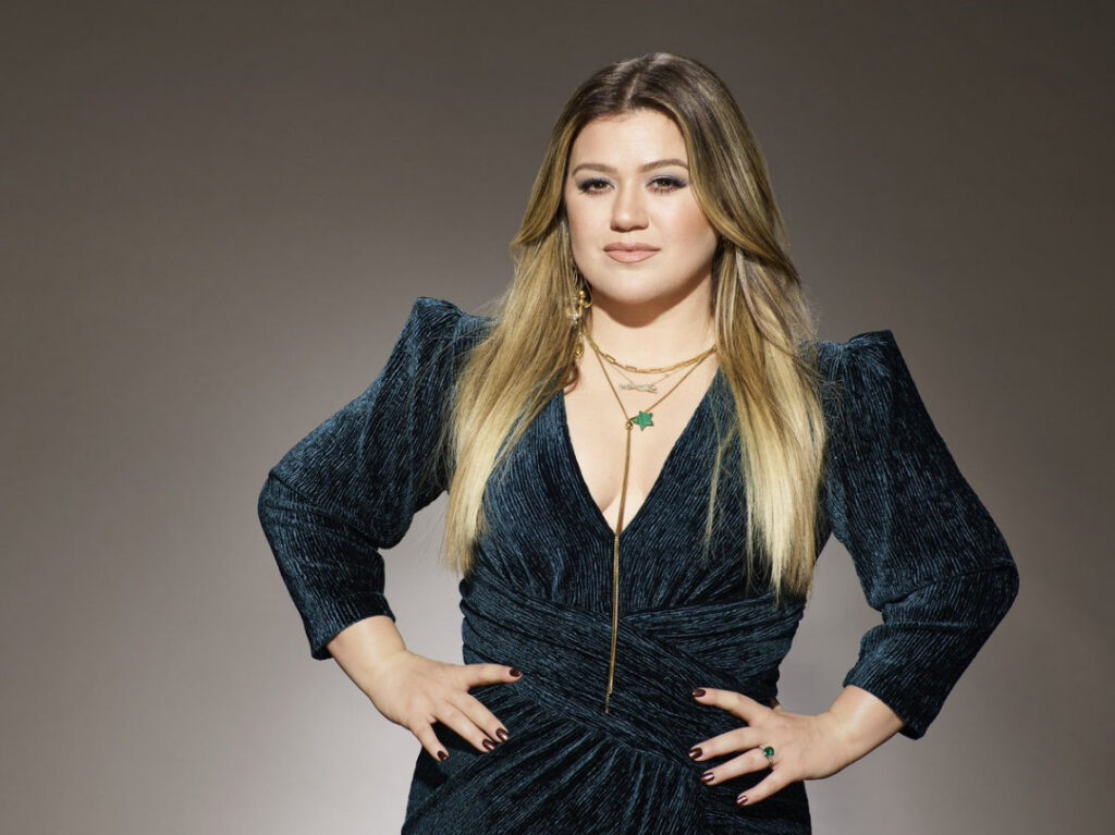 Celeb – BBW – MILF – Kelly Clarkson – Nude