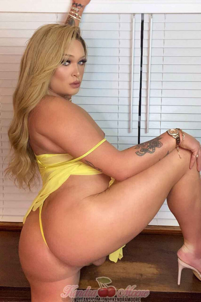 OnlyFans – Trans – T H I C C – Kendra Moore – Nude Leaks