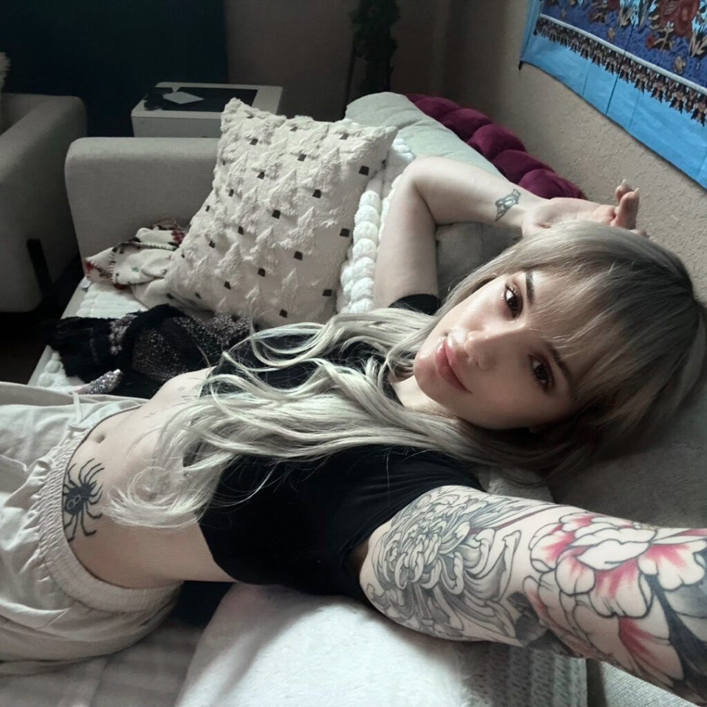 Twitch – KhaleesiBB – Nude