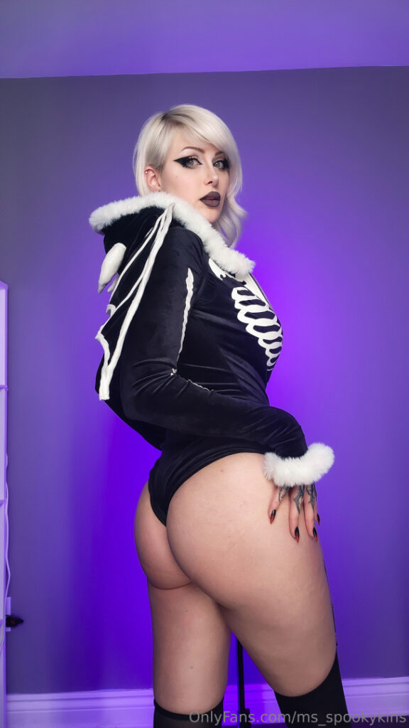 OnlyFans – Cosplay – Kinpatsu Cosplay/Ms_spookykins – Tayla Barter – Nude