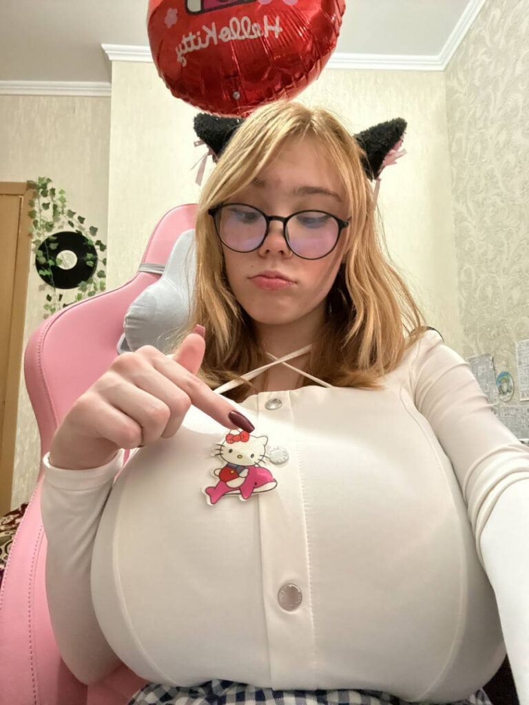 TikTok – Cosplay – Kitty Kettt / Big Boobs – Nude Leaks