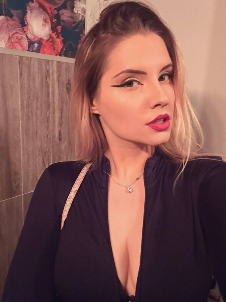 Instagram – Boosty – klubni4ka_liza – Nude