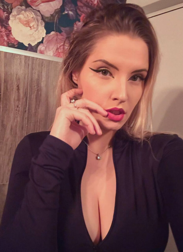 Instagram – Boosty – klubni4ka_liza – Nude