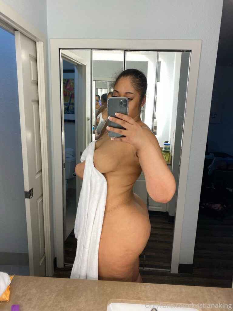 Youtube – Kristiana King – Nude