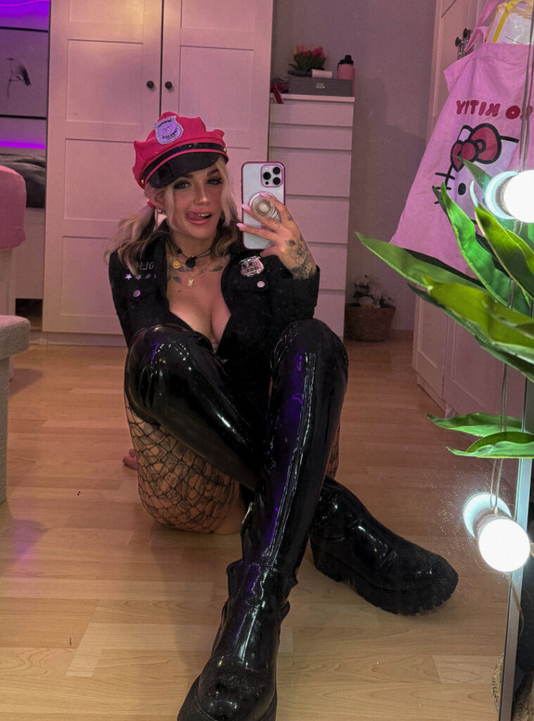 Twitch – T H I C C – Kunshikitty – Nude