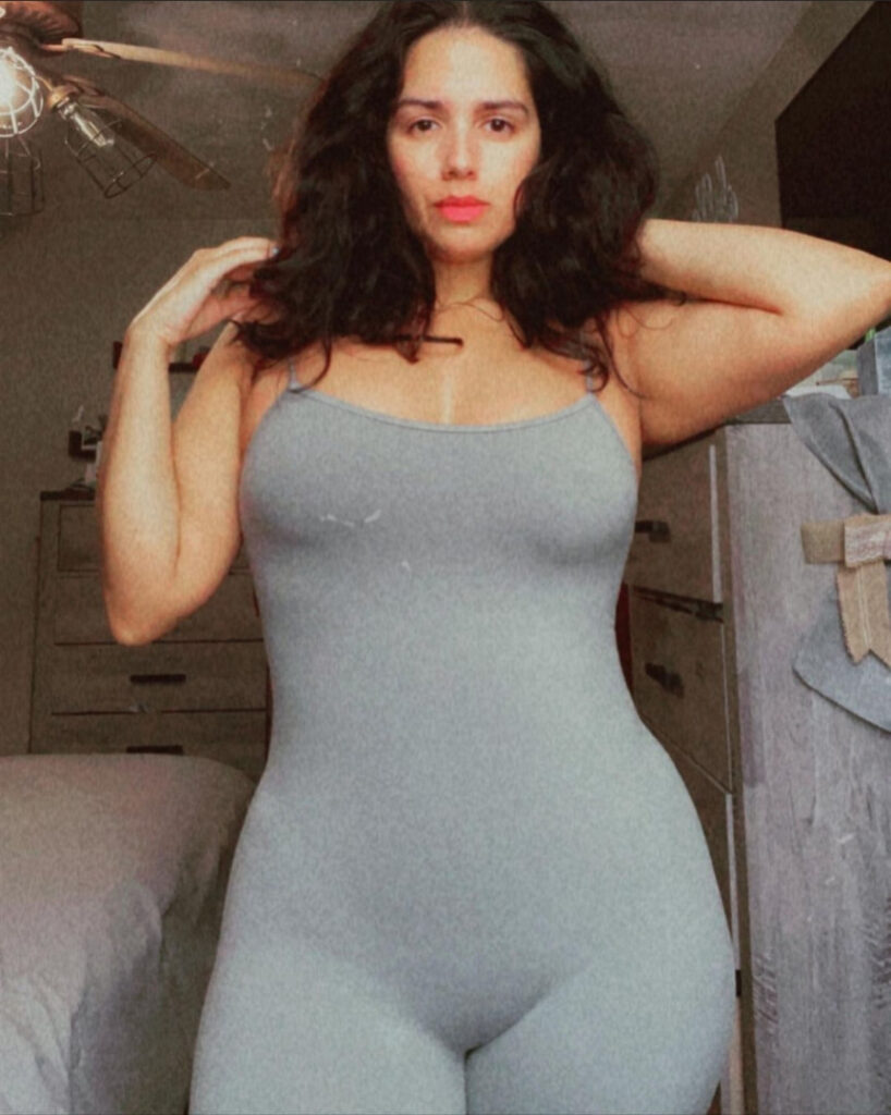 TikTok – T H I C C – La_sirena90 / Cristelia_lee – Nude