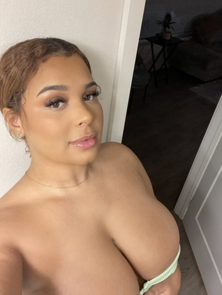 OnlyFans – ⠀X⠀ – T H I C C – Laixxx / itsonlylaaii / onlylaimarie – Nude Leaks