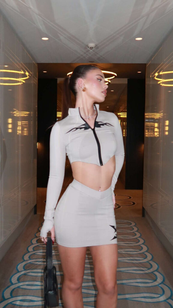 TikTok – Leah Halton – Nude