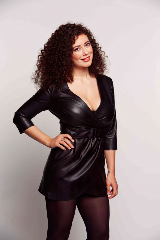 Celeb – Leila Lowfire – Nude