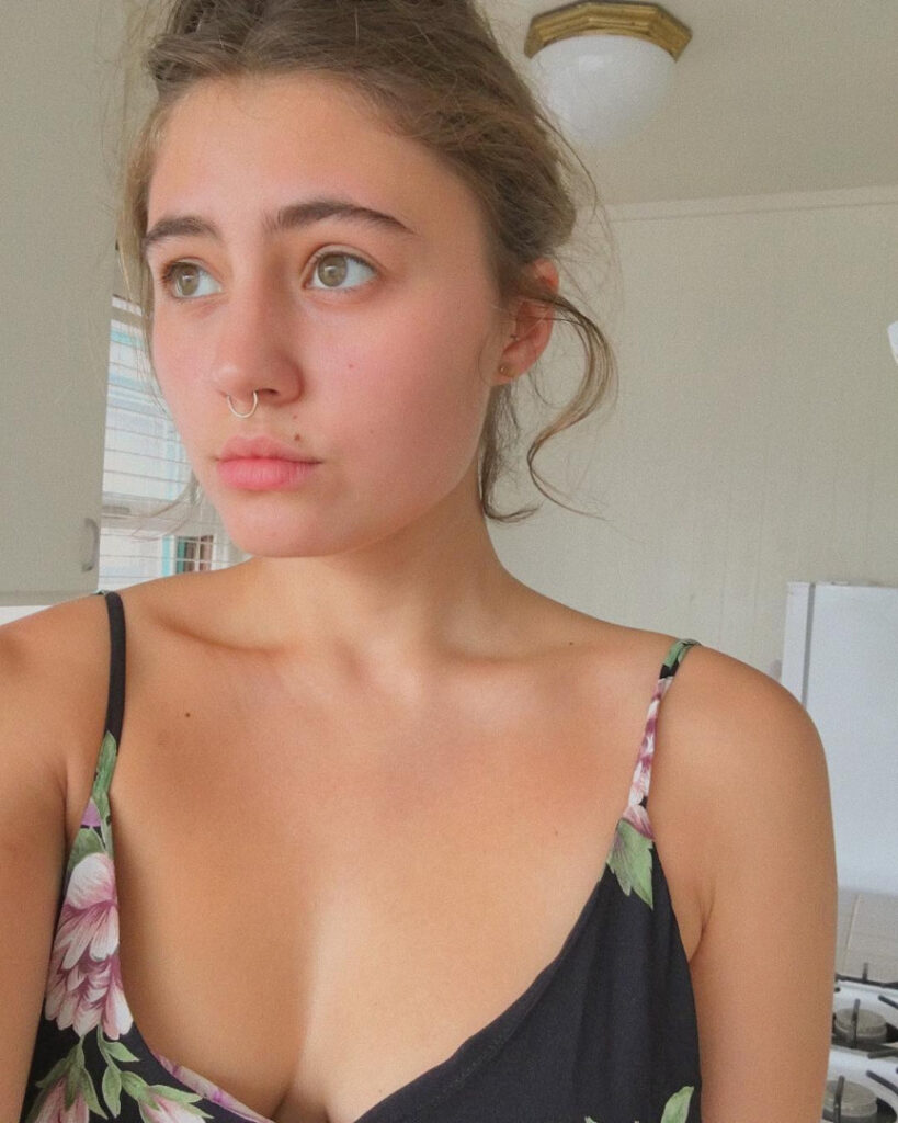 Instagram – Lia Marie Johnson – Nude